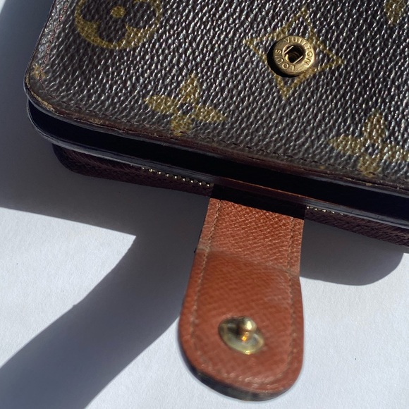 AUTHENTIC PRELOVED LOUIS VUITTON COMPACT MONOGRAM CANVAS WALLET  zipper brown - Picture 5 of 15